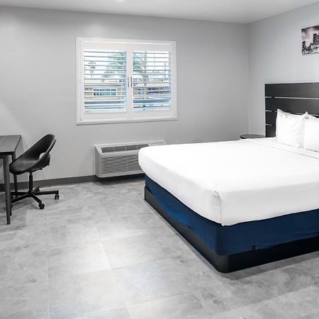 Hollywood Inn Express Lax Ингълуд Екстериор снимка