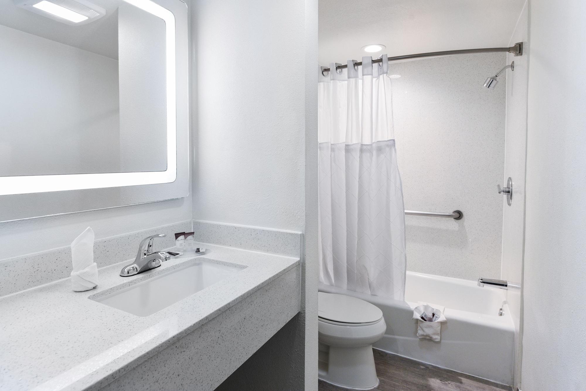 Hollywood Inn Express Lax Ингълуд Екстериор снимка