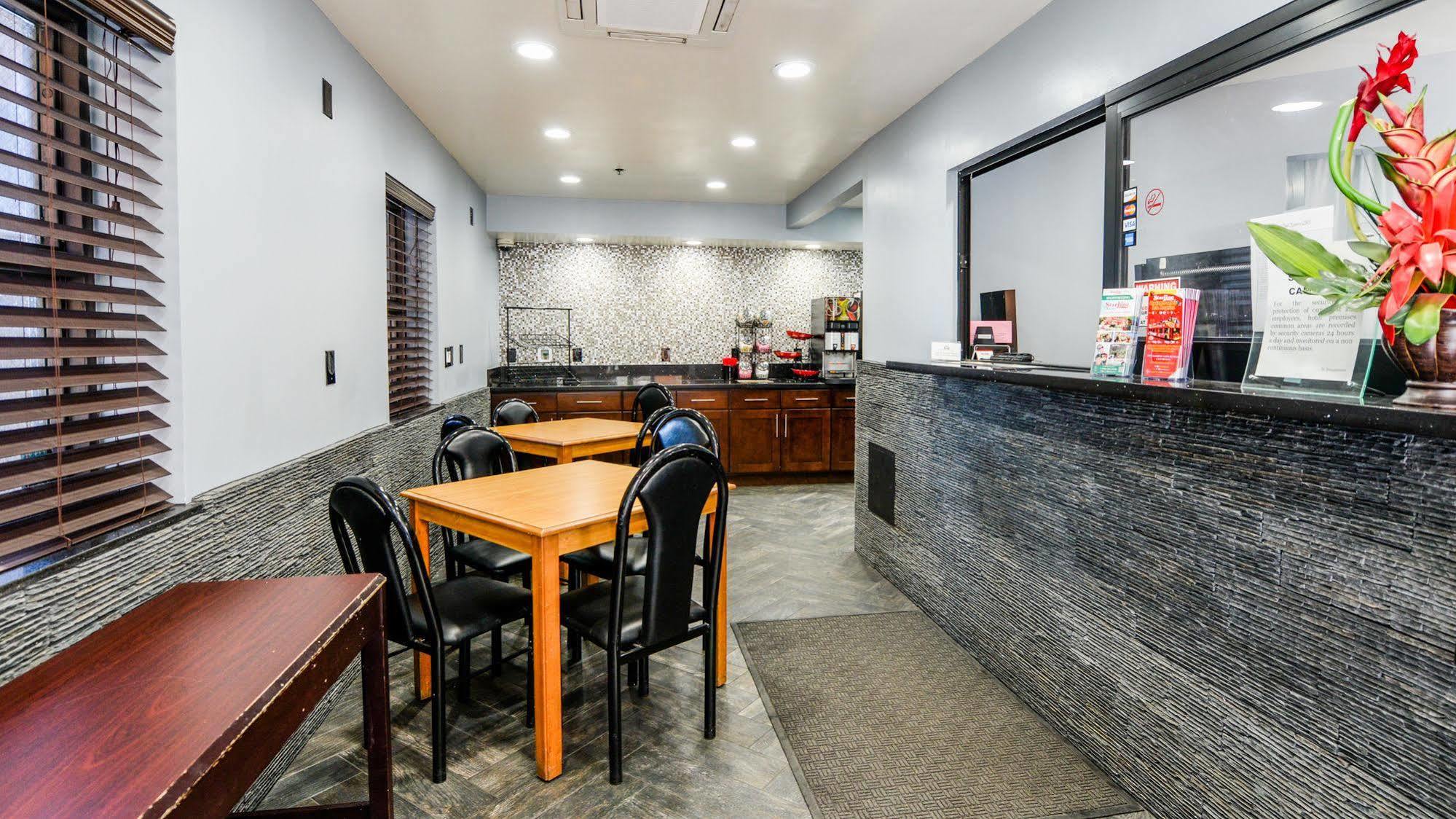 Hollywood Inn Express Lax Ингълуд Екстериор снимка